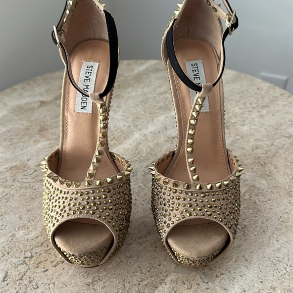 Steve Madden Gold Heels, Size 7 - Picture 4 of 5
